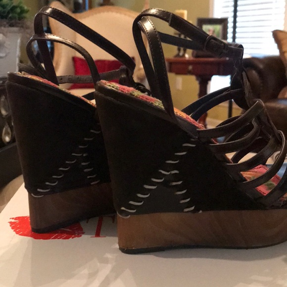 Two Lips Wedges - Picture 4 of 7